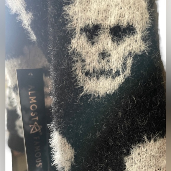 HP 💖 Super Soft Cropped Skull Cardigan - Picture 10 of 12